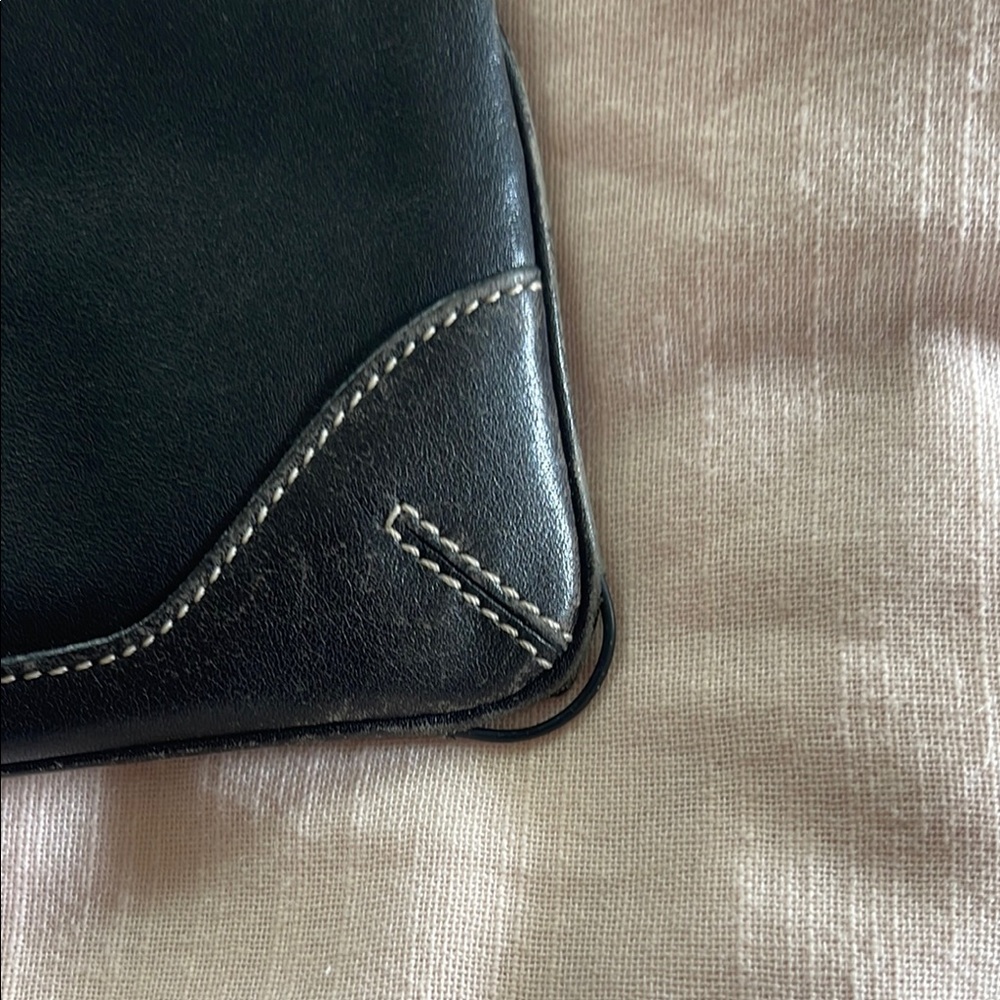 Luxury Coach Black Leather Clutch with Contrast Stitching - Picture 5 of 7